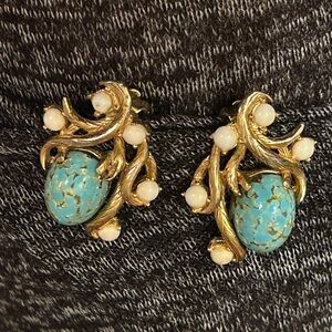 Vintage signed SCHIAPARELLI Clip On Earrings BLUE turquoise Cabochons PAT NUMBER
